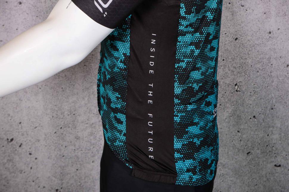 2023 Ekoi Summer Jersey Ekoi Kamo Graphene Blue - side panel.jpg