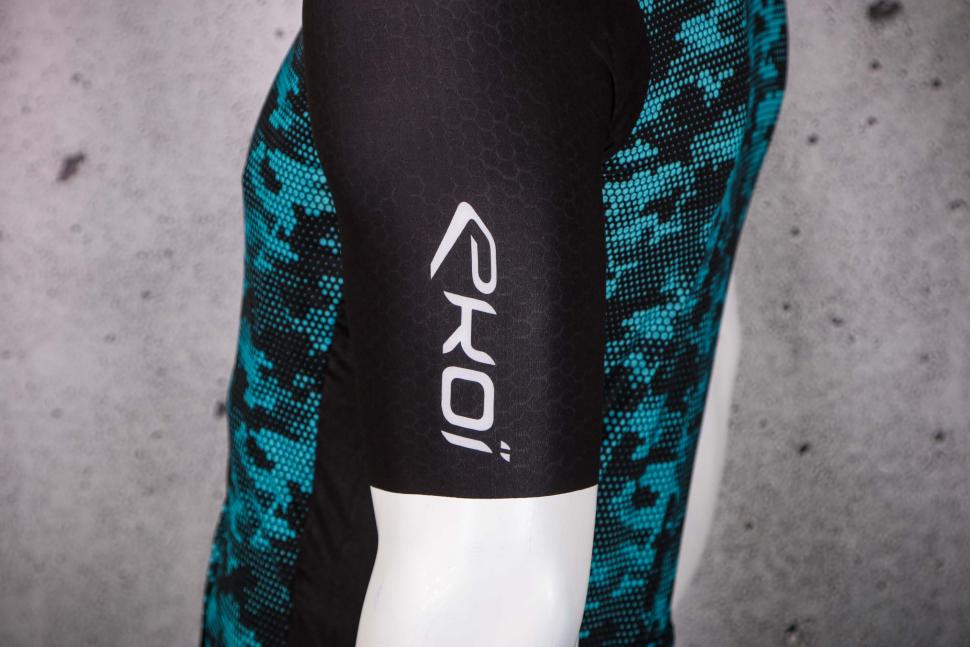 2023 Ekoi Summer Jersey Ekoi Kamo Graphene Blue - sleeve logo.jpg