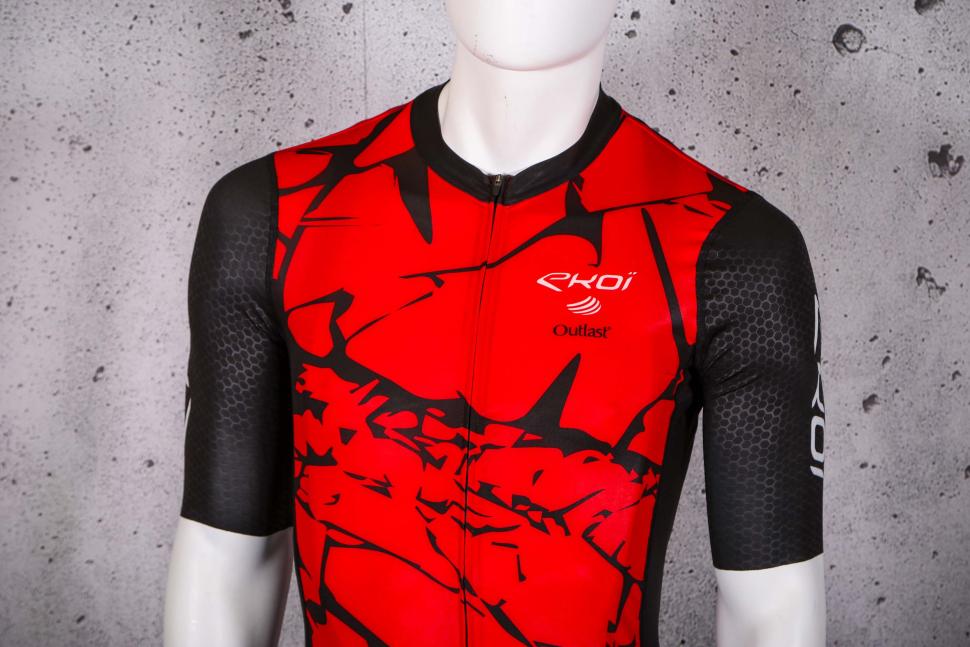 2023 Ekoi Summer Jersey Ekoi Outlast Marbre Red - chest.jpg