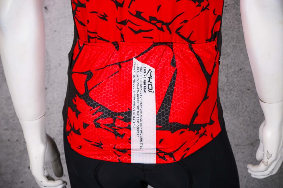 2023 Ekoi Summer Jersey Ekoi Outlast Marbre Red - pockets.jpg
