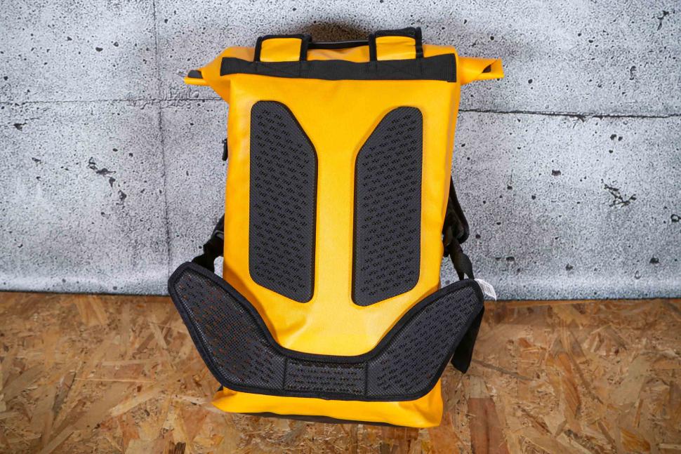 2023 ELOPS Cycling Backpack Speed 520 - back padding.jpg