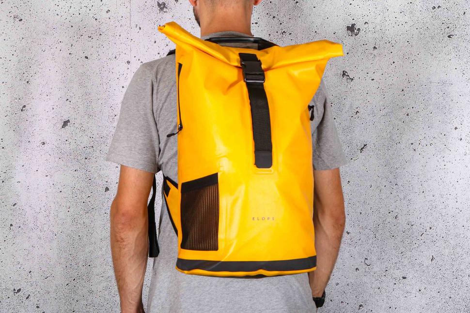 2023 ELOPS Cycling Backpack Speed 520 - worn 2.jpg