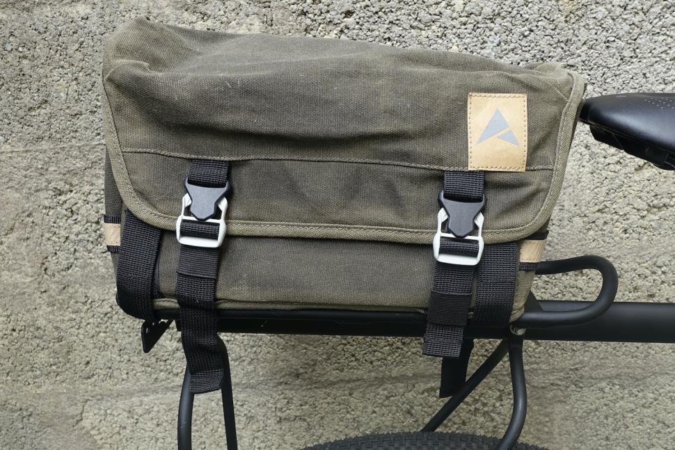 2023 ELOPS Seat Post Pannier Rack 500 beam bag2..JPG