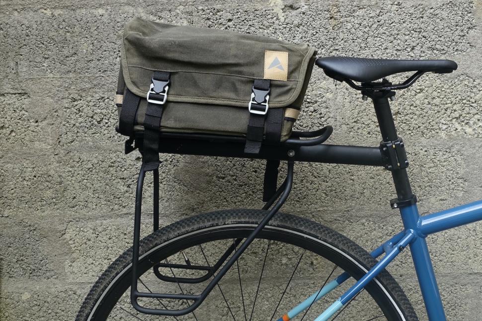 2023 ELOPS Seat Post Pannier Rack 500 beam bag.JPG