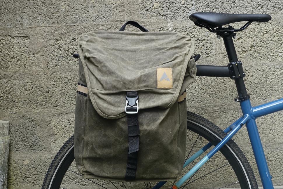 2023 ELOPS Seat Post Pannier Rack 500 heritage pannier.JPG