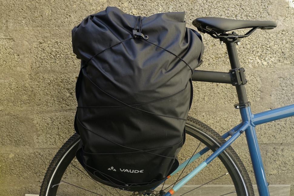 2023 ELOPS Seat Post Pannier Rack 500 vaude pannier 2.JPG