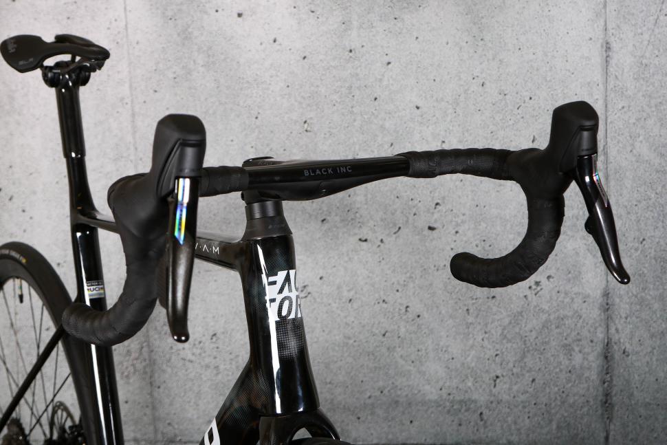 2023 Factor O2 VAM - bars 1.jpg