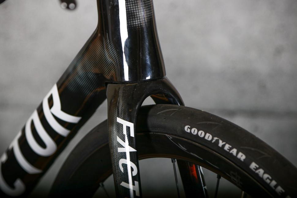 2023 Factor O2 VAM - fork clearance.jpg