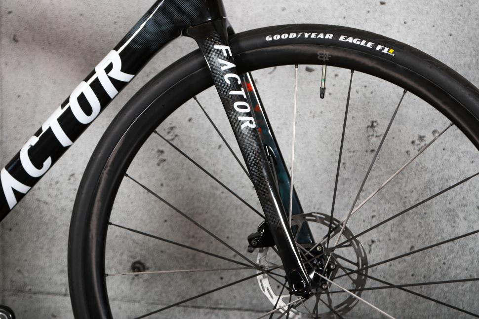 2023 Factor O2 VAM - fork.jpg
