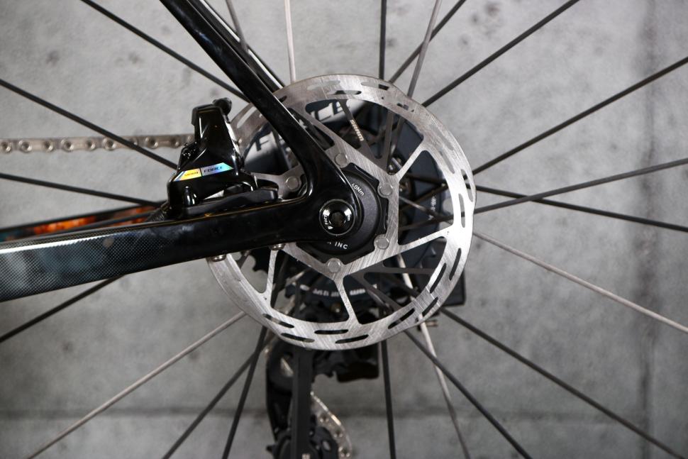 2023 Factor O2 VAM - rear disc brake.jpg