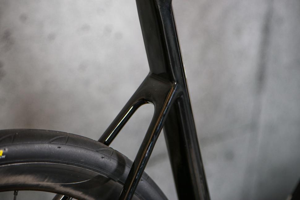 2023 Factor O2 VAM - seat stays.jpg