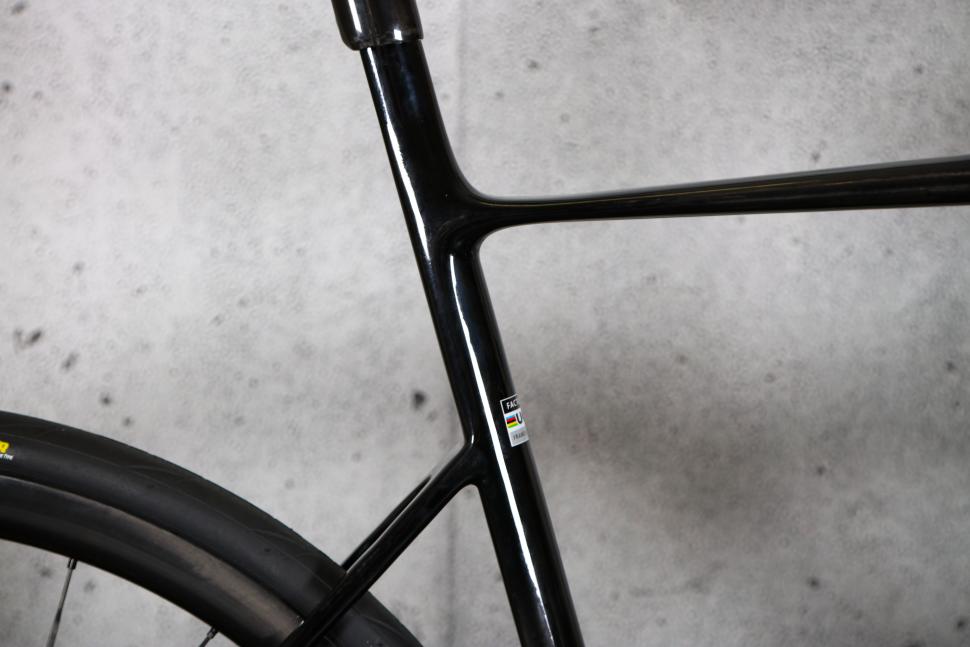 2023 Factor O2 VAM - seat tube junction.jpg
