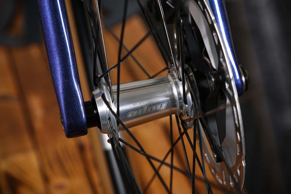 2023 Fairlight Secan 2.5 GRX - front hub.jpg