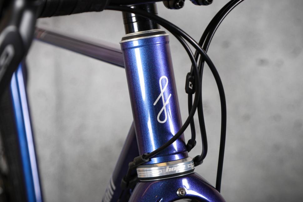 2023 Fairlight Secan 2.5 GRX - head tube badge.jpg