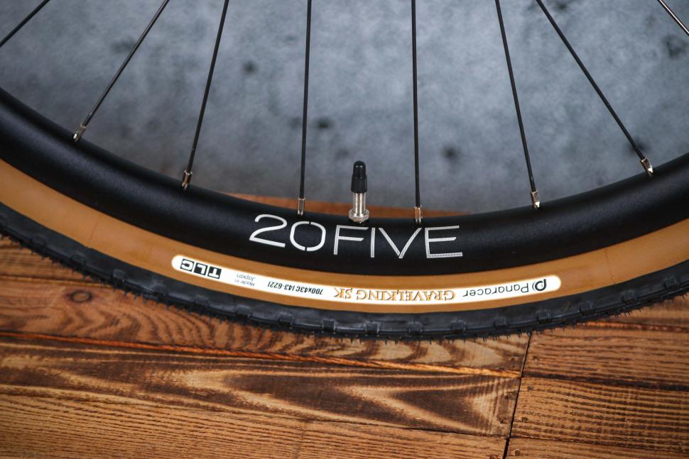 2023 Fairlight Secan 2.5 GRX - rim and tyre.jpg