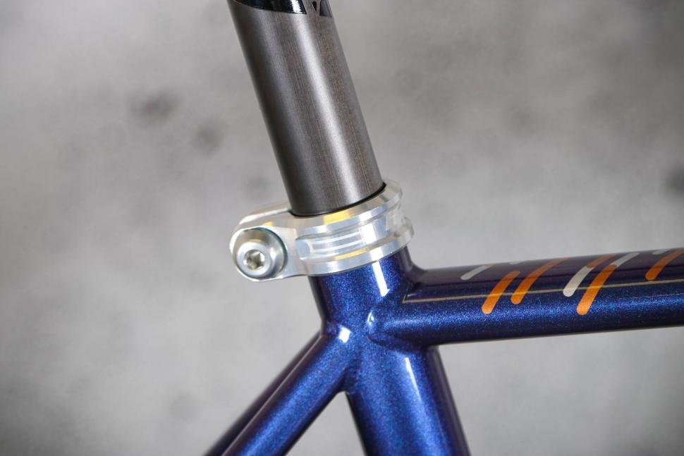 2023 Fairlight Secan 2.5 GRX - seat post collar.jpg