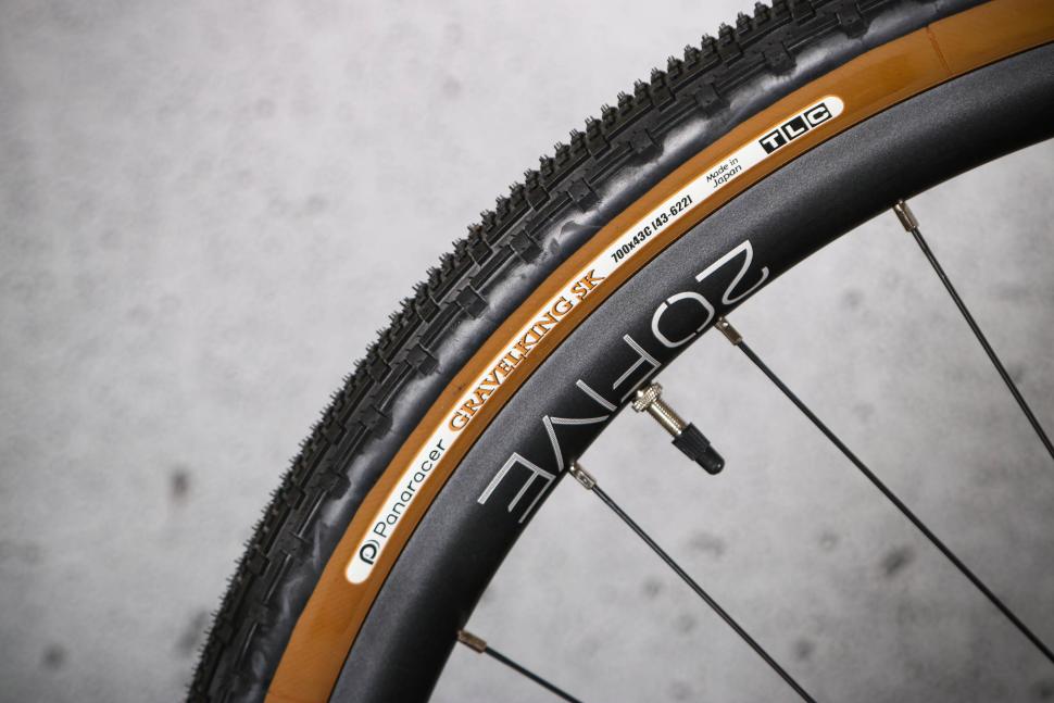 2023 Fairlight Secan 2.5 GRX - tyre.jpg