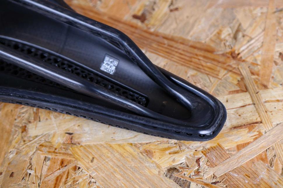 2023 Fizik Vento Argo 00 Adaptive - underside nose.jpg