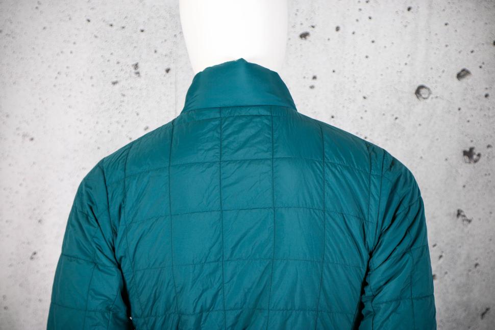 2023 Galibier Liberte Insulated Packable Jacket - shoulders.jpg
