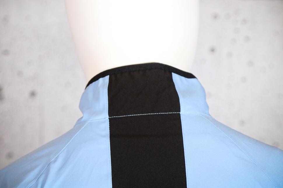 2023 Galibier Tourmalet 4 Jacket - collar back.jpg