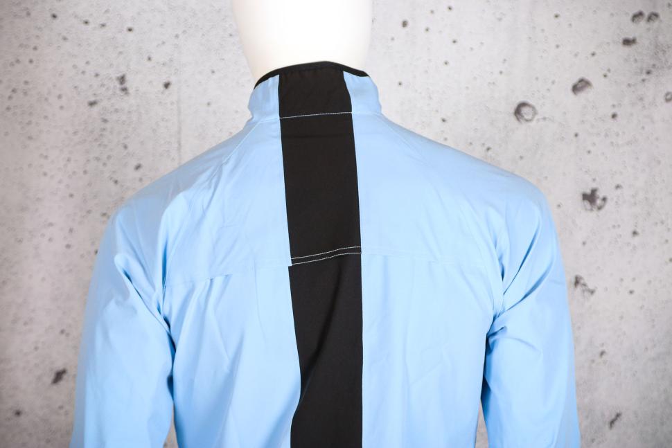 2023 Galibier Tourmalet 4 Jacket - shoulders.jpg