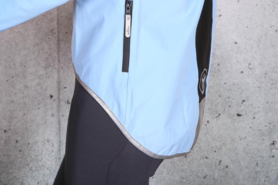 2023 Galibier Tourmalet 4 Jacket - tail drop.jpg