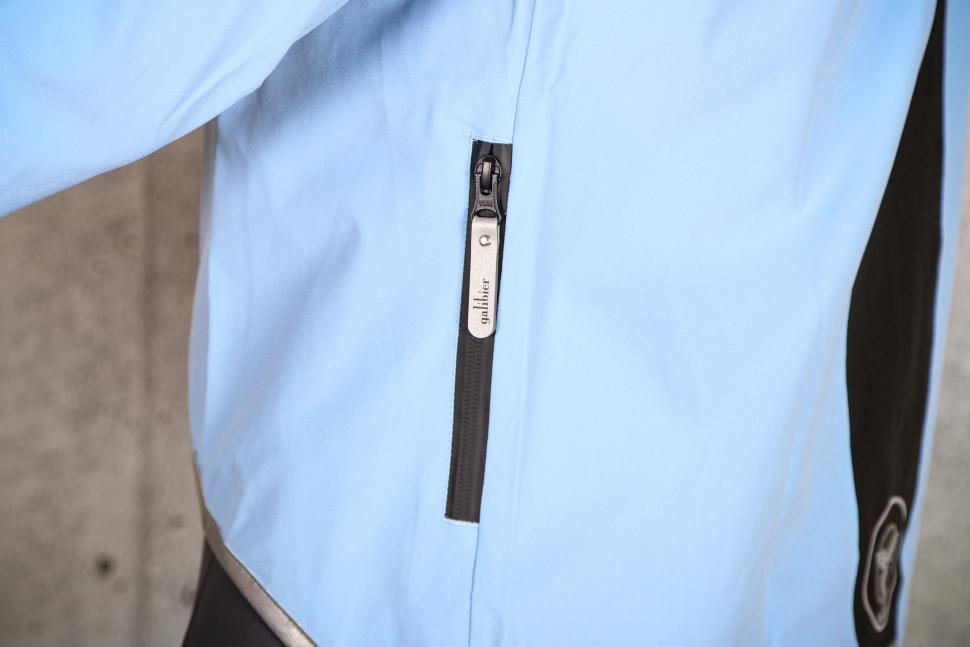 2023 Galibier Tourmalet 4 Jacket - zip pocket.jpg