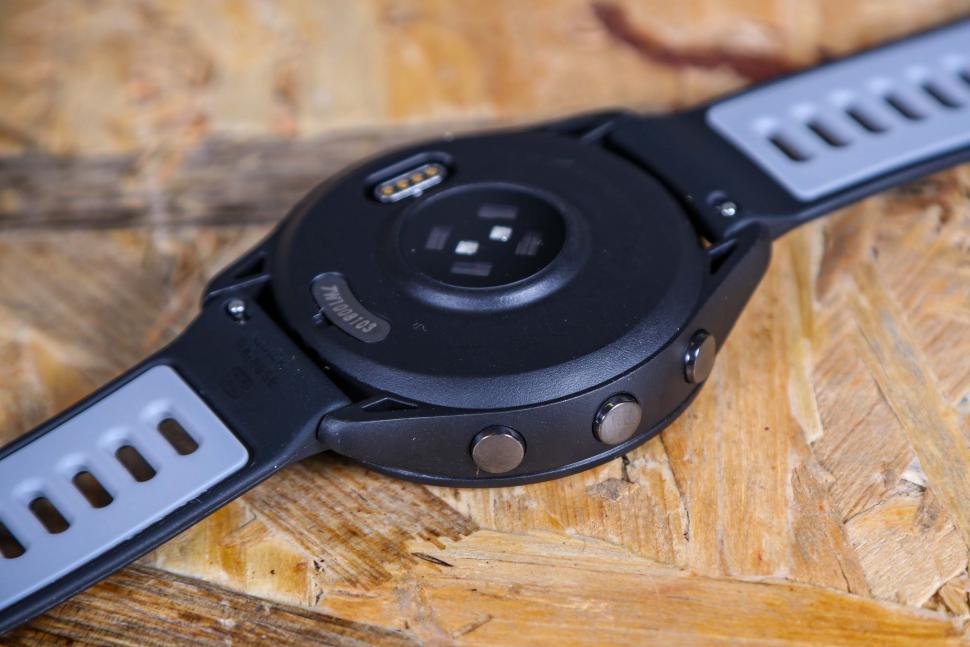 2023 Garmin Forerunner 265 - back detail.jpg