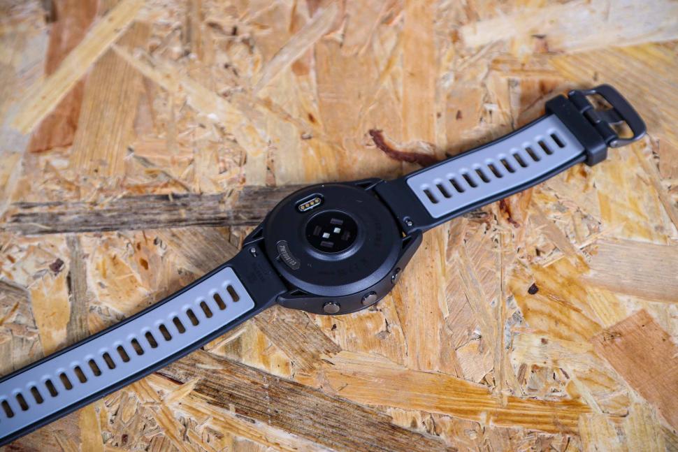 2023 Garmin Forerunner 265 - back.jpg