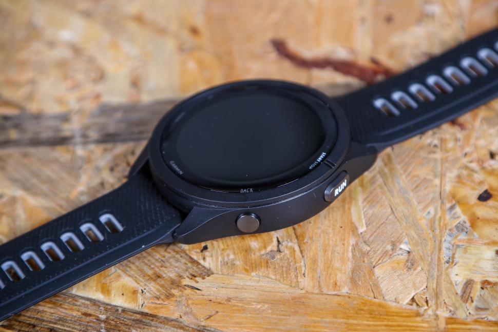 2023 Garmin Forerunner 265 - face detail.jpg