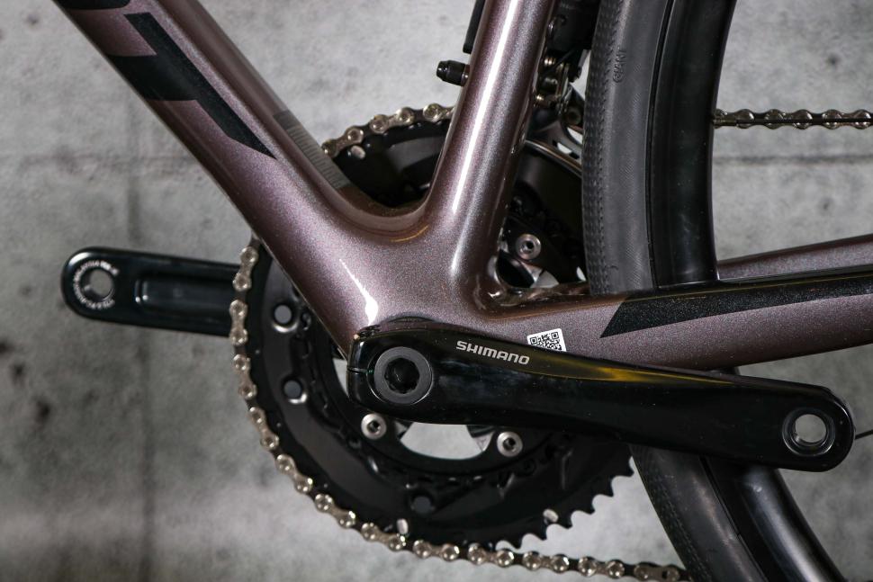 2023 Giant Defy Advanced 1 - bottom bracket.jpg