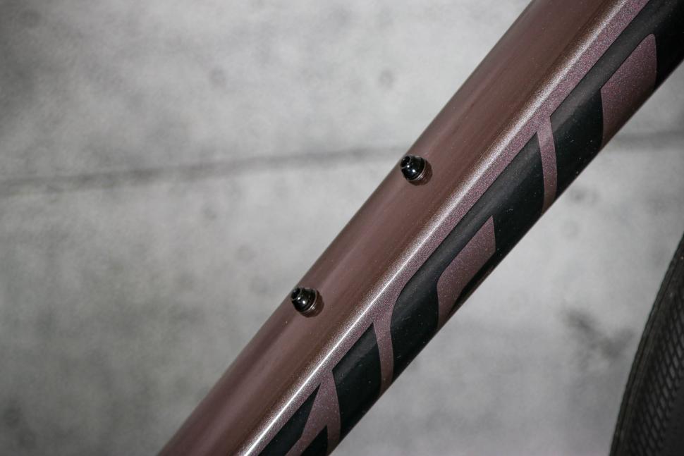 2023 Giant Defy Advanced 1 - downtube bosses.jpg