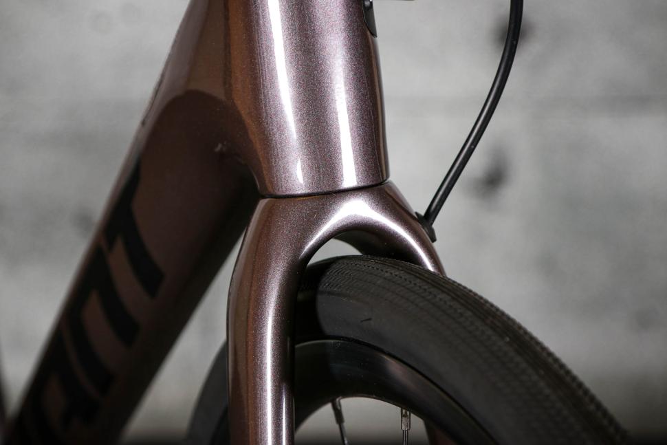 2023 Giant Defy Advanced 1 - fork clearance.jpg