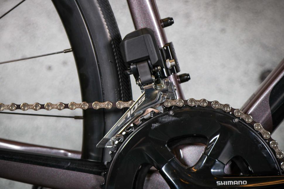 2023 Giant Defy Advanced 1 - front mech.jpg