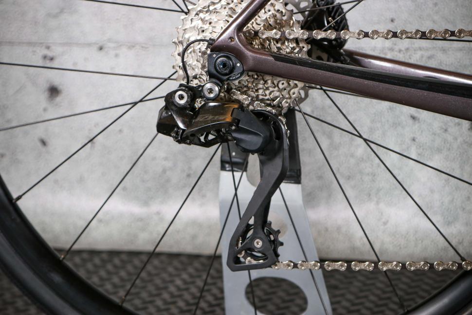 2023 Giant Defy Advanced 1 - rear mech.jpg