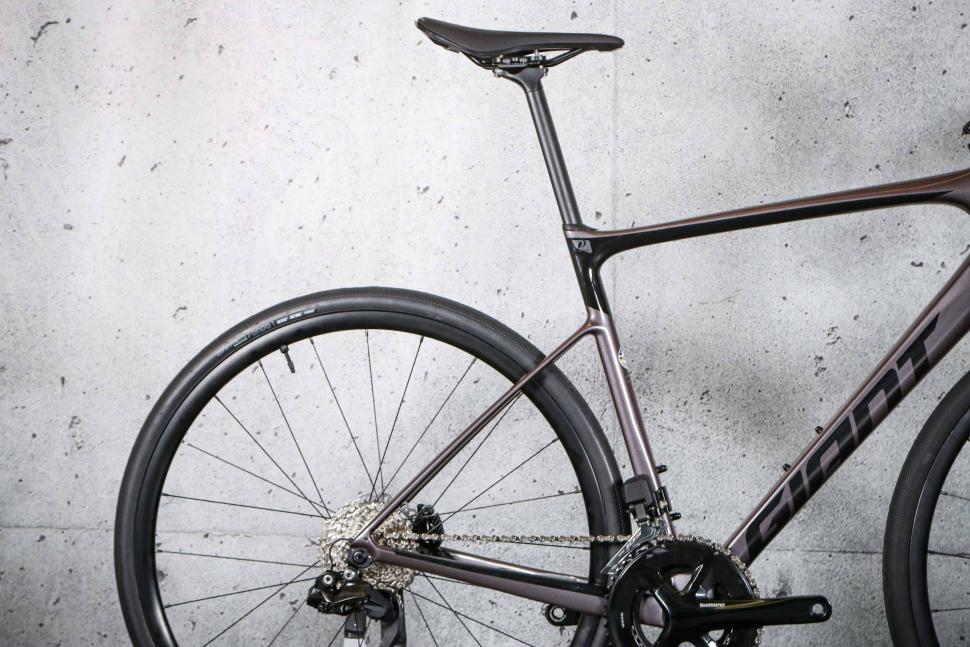 2023 Giant Defy Advanced 1 - rear.jpg