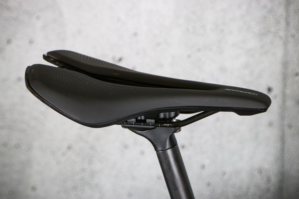 2023 Giant Defy Advanced 1 - saddle.jpg