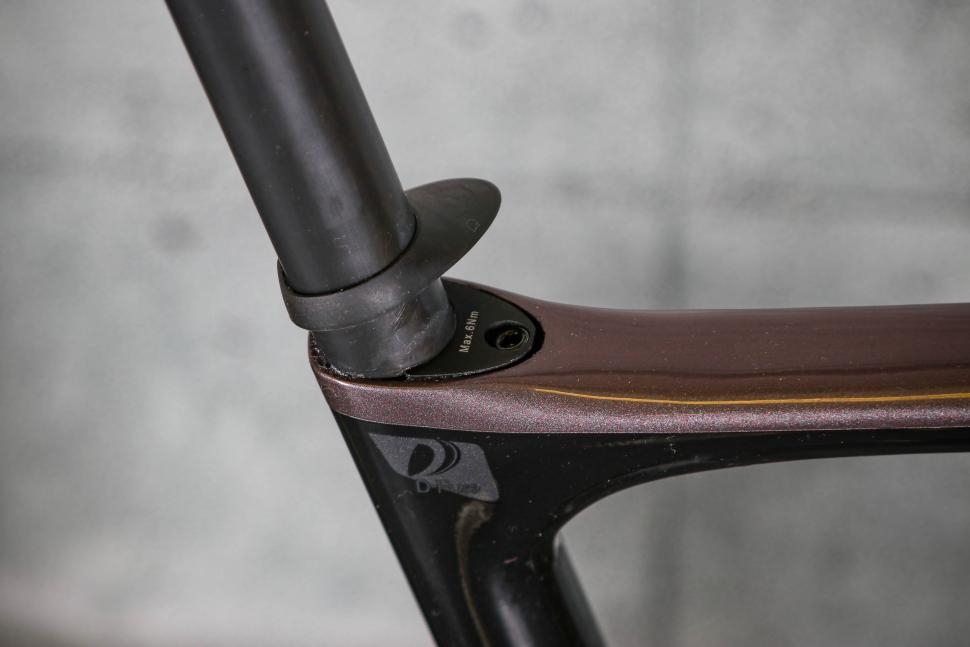 2023 Giant Defy Advanced 1 - seat post bolt.jpg