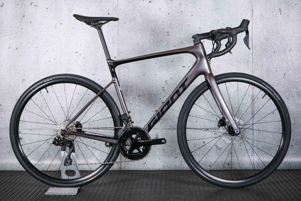 2023 Giant Defy Advanced 1.jpg