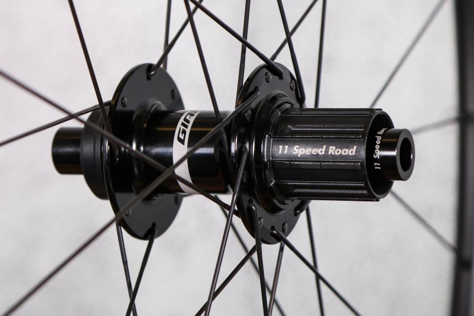 2023 Giant SLR 2 50 Disc WheelSystem - rear hub 1.jpg