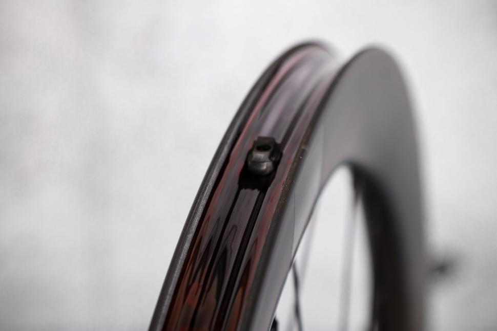 2023 Giant SLR 2 50 Disc WheelSystem - rim bed.jpg