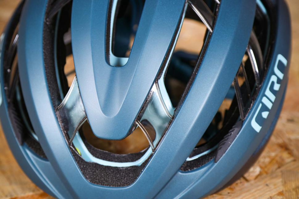 2023 Giro Aries Spherical Helmet - vent detail 2.jpg
