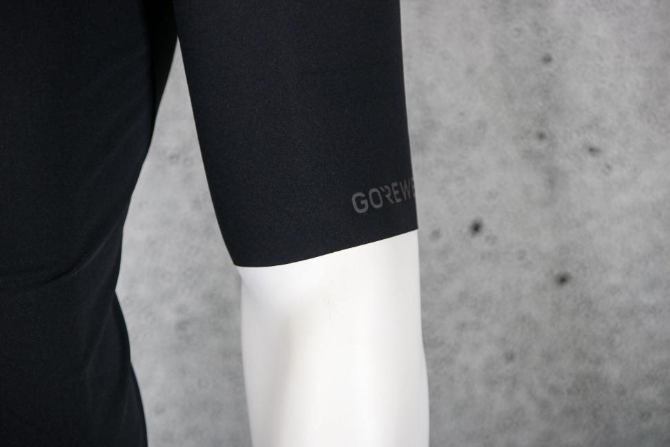 2023 Gore Distance Jersey Mens - cuff 2.jpg
