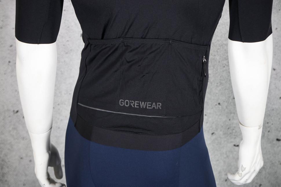 2023 Gore Distance Jersey Mens - pockets.jpg