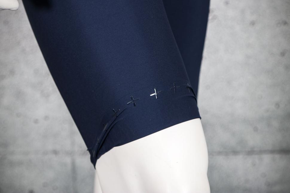 2023 Gore Long Distance Bib Shorts + 2.0 - cuff gripper.jpg
