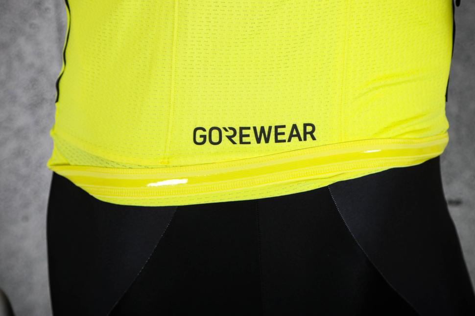 2023 Gore Torrent Breathe jersey - gripper strip.jpg