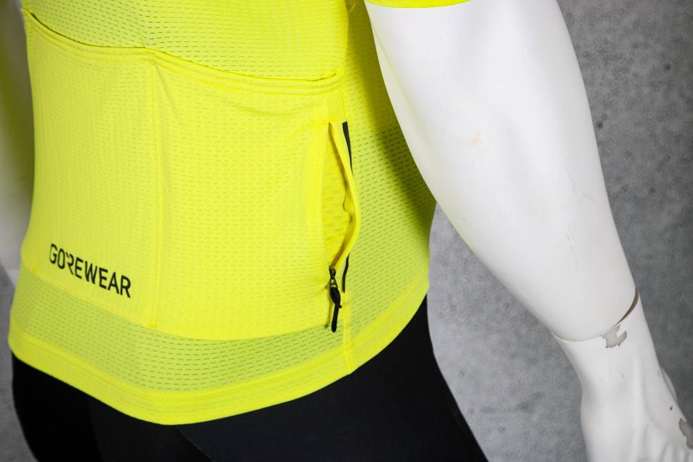 2023 Gore Torrent Breathe jersey - zip pocket.jpg