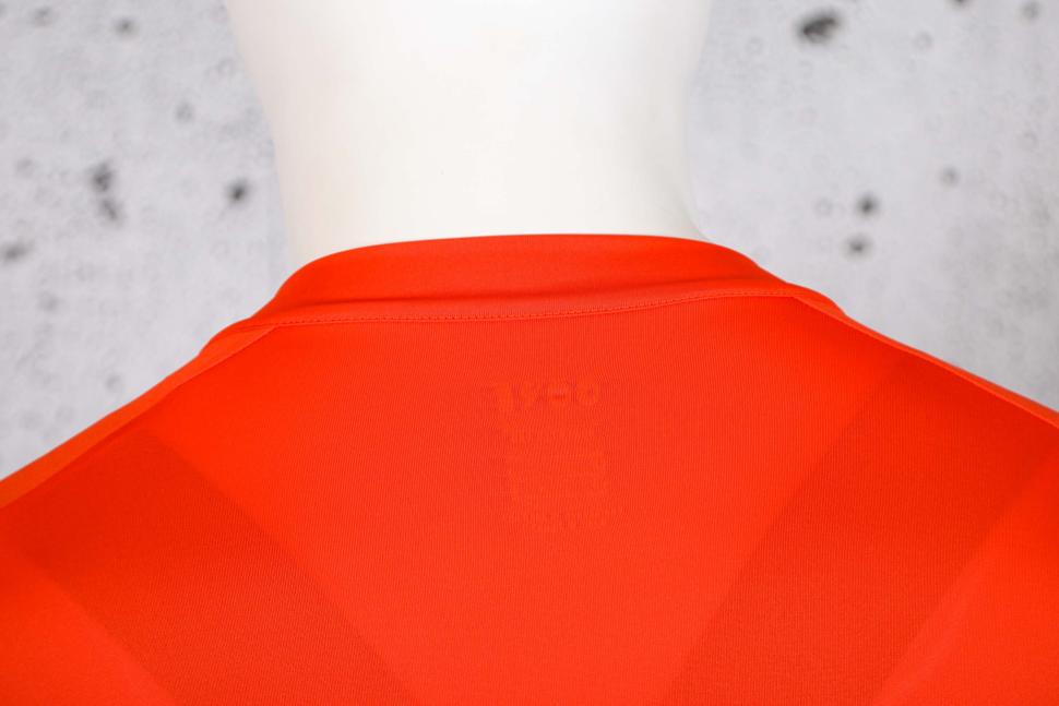 2023 Gore Torrent Long Sleeve Jersey - collar back.jpg