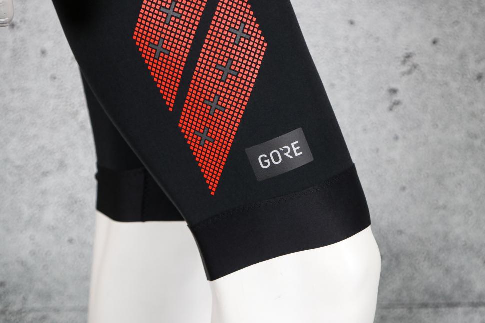 2023 Gore Transition Bib shorts Mens - cuff.jpg