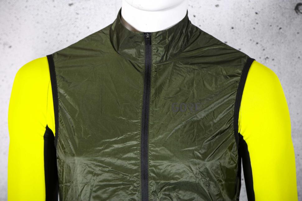 2023 GOREWEAR Ambient Vest Mens - chest.jpg